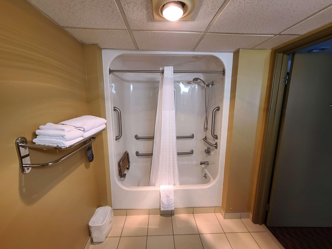 Bathroom 4, Best Western Philadelphia South - West Deptford In, Gloucester