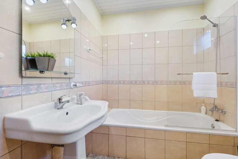 Bathroom 5, Landure by Homie, São Vicente