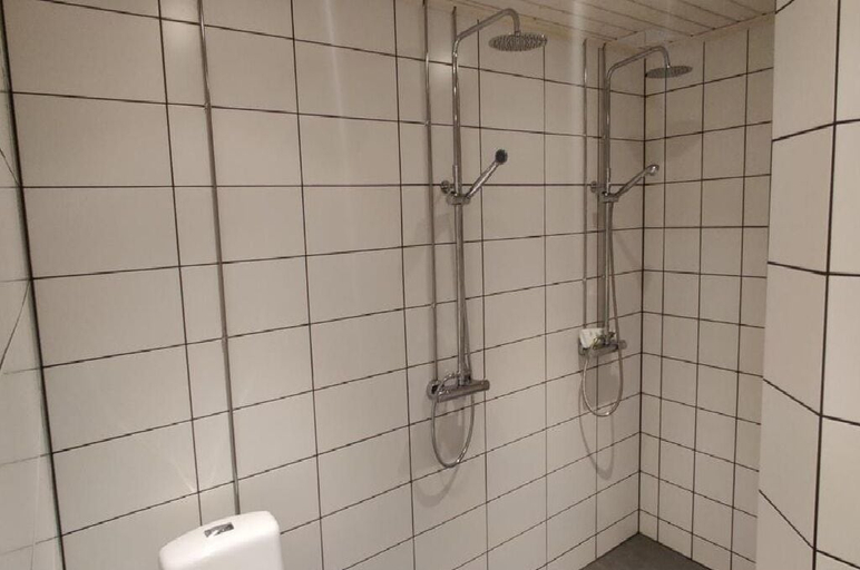 Bathroom 4, Julian Palvelu, Kainuu