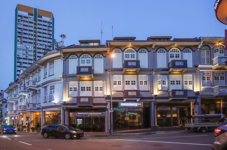 Exterior & Views