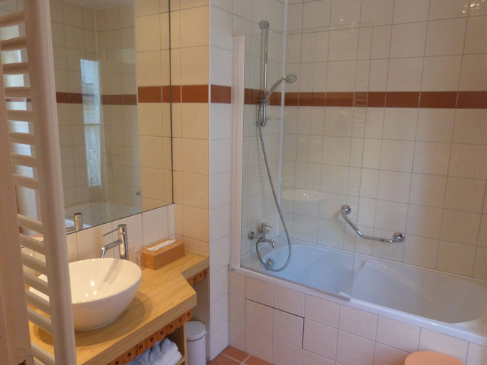 Bathroom 4, Hôtel le Bois Joli, Hautes-Pyrénées