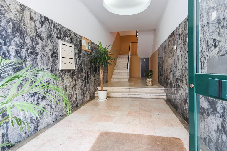 Facilities 2, Principe Real Balcony by Homing, Lisbon