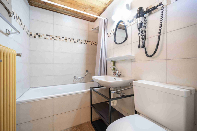 Bathroom 4, Hotel le Grand Chalet, Aigle