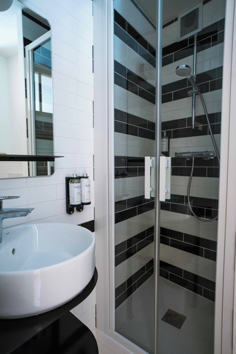 Bathroom 4, Hotel Le Croiseur Ginette, Ille-et-Vilaine