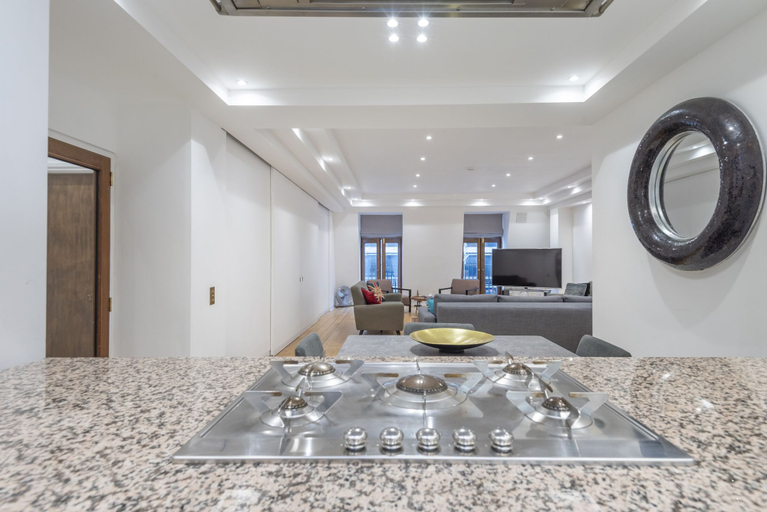 Others 5, Mayfair Piccadilly Apartment, London