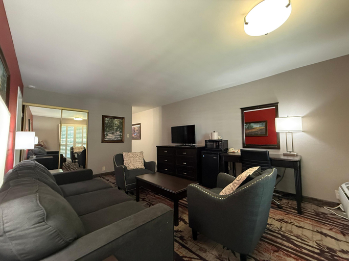 Others 5, Laguna Hills Lodge, Orange