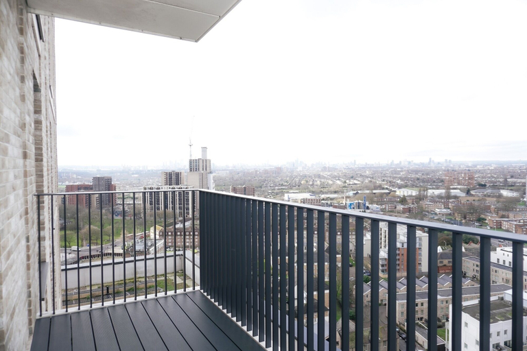 Property grounds, 2br-360 Views-balcony-parking-wifi-smarttv, London