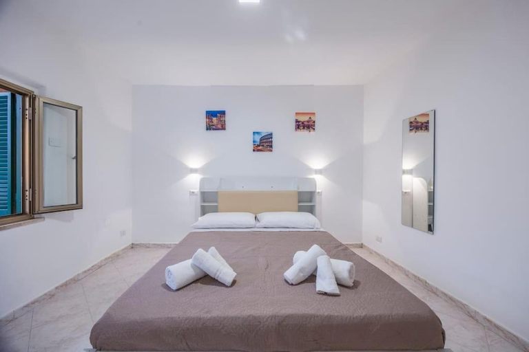 Others 3, A 100mt dalla metro C Loft Grazioso e Giardino, Rome