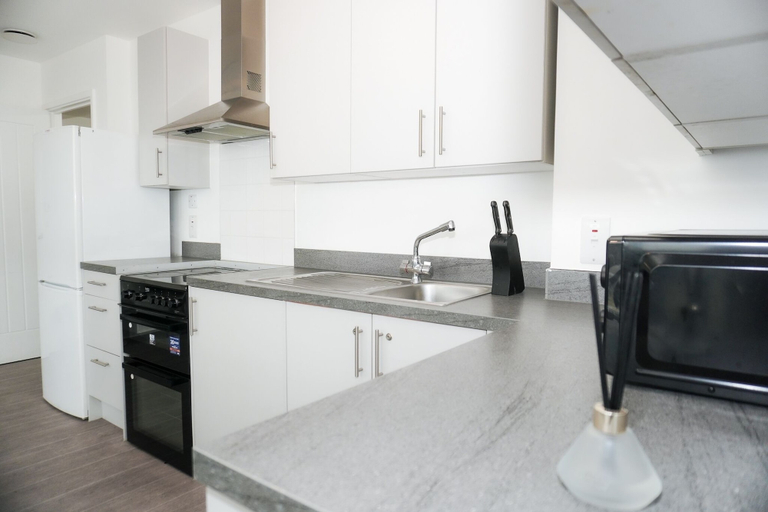 Private kitchen 3, 2br-360 Views-balcony-parking-wifi-smarttv, London
