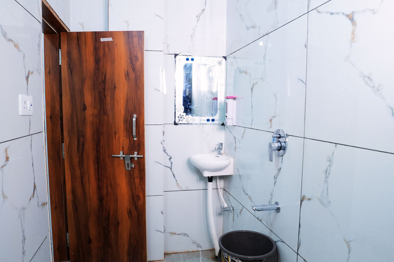Bathroom 4, SAATWIK HOTEL, Chhatarpur