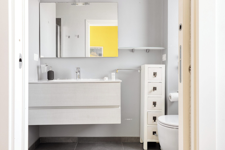 Others 3, Stylish 2BR flat next to Navigli, Milano