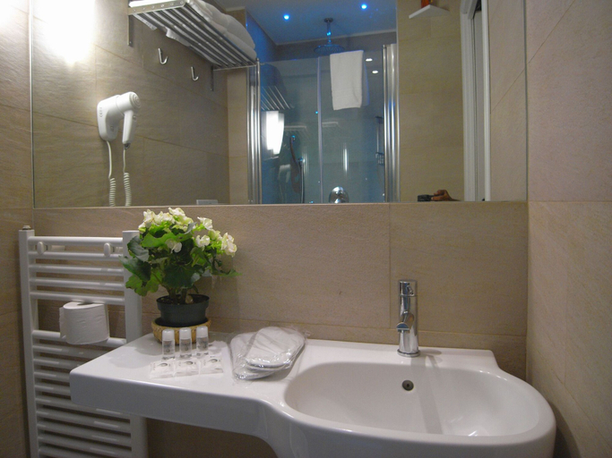 Bathroom 4, Eurohotel, Milano