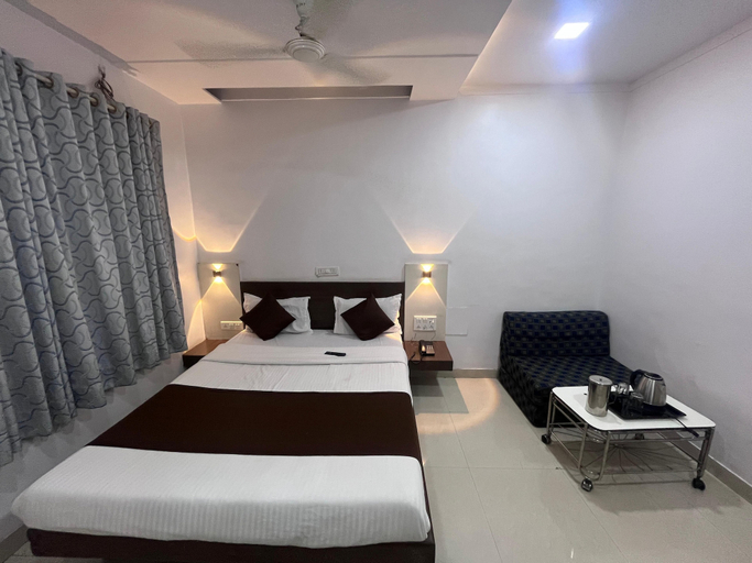 Bedroom 2, Hotel Anupam, Satara