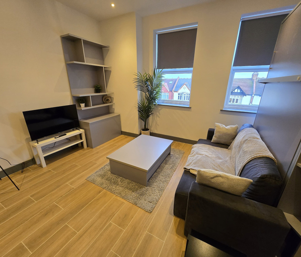 Others 5, Finchley Stylish 1-Bed | Great Location, London