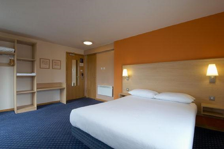 Bedroom 4, Travelodge Harrogate, North Yorkshire