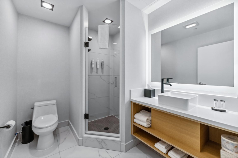 Bathroom 3, Tower Hotel at Fallsview, Niagara