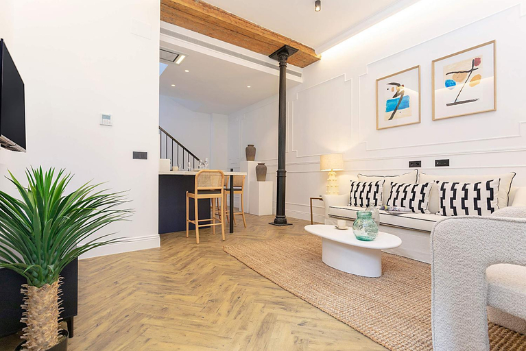 Others 3, Genteel Home Lagar, Sevilla