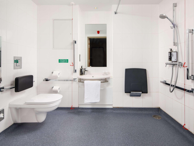 Bathroom 5, ibis Cambridge Central Station, Cambridgeshire