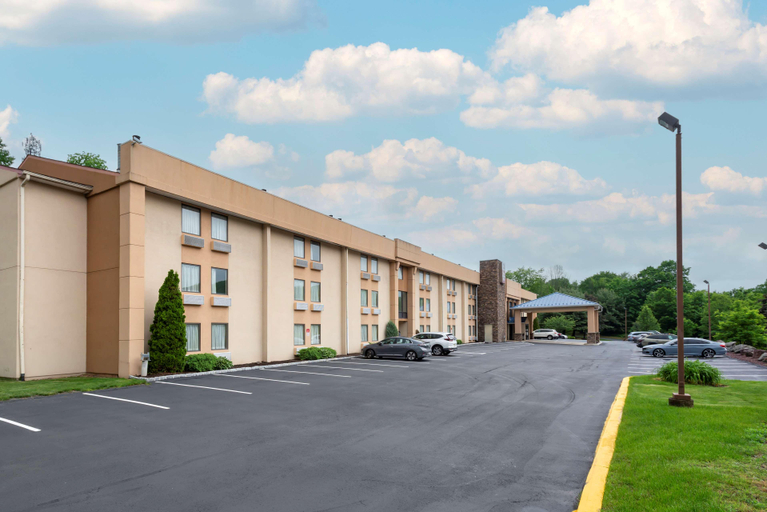 Exterior & Views 2, Best Western Plus Poconos Hotel, Monroe