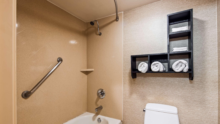 Bathroom 4, Best Western Brentwood Inn, Contra Costa