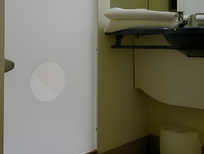 Bathroom 5, ibis budget Sète Centre, Hérault