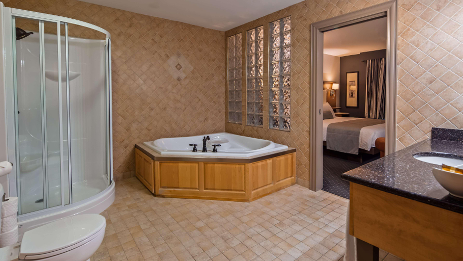 Bathroom 4, Best Western Plus Woodstock Hotel & Conference Cen, Carleton