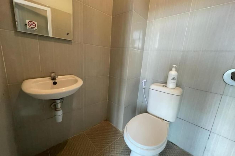 Bathroom 13