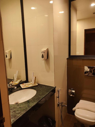 Bathroom 3, La Franklin Hotel, Cuttack