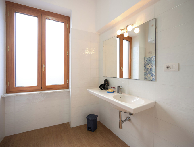 Bathroom 5, Sorrento Coast Relais, Napoli