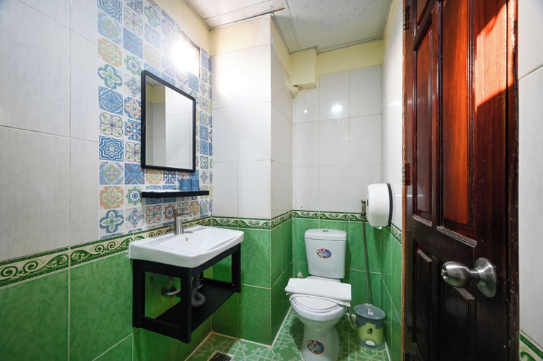 Bathroom 4, Rainbow Airport Hotel, Tân Bình