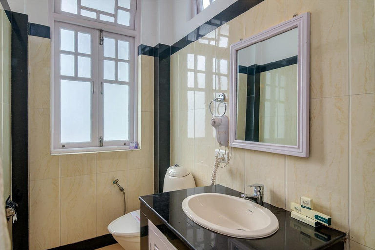 Bathroom 4, Muscatel Spring Burn - 100 Mts from Mall Road, Darjiling
