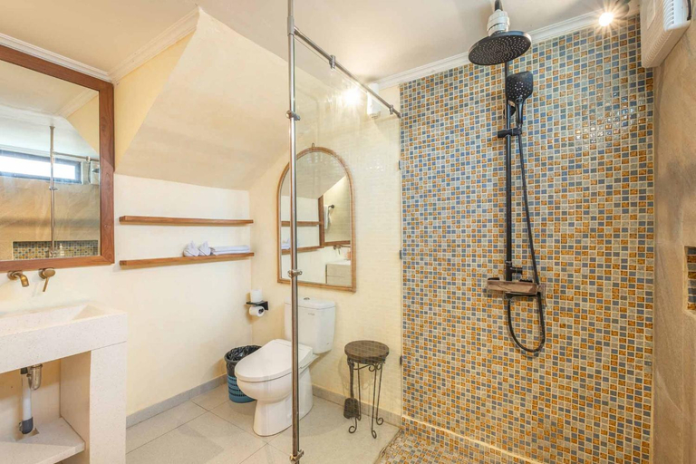 Bathroom 3, Ellisani Homestay, Badung