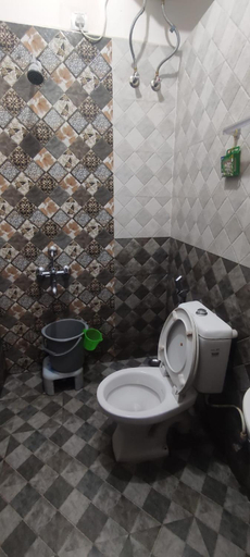 Bathroom 3, Misty Meadows, Dindigul