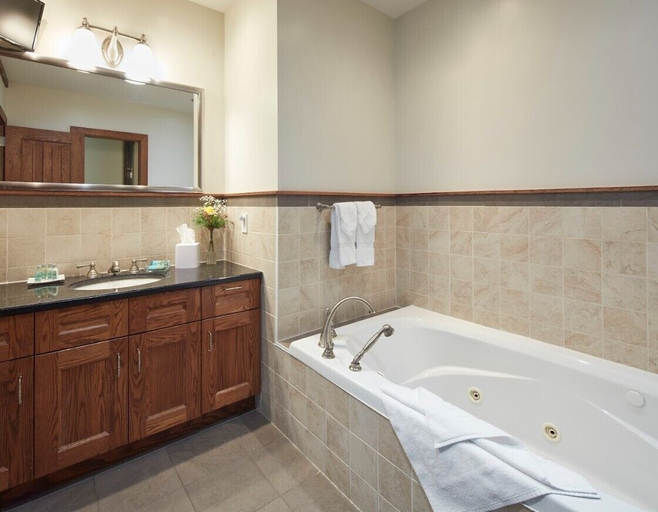 Bathroom 4, Huff Estates Inn & Winery, Prince Edward