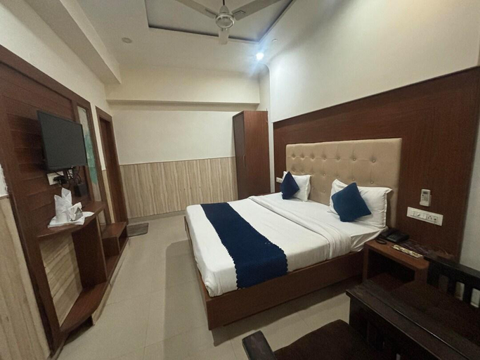 Bedroom 2, Hotel Safari , Sahibzada Ajit Singh Nagar