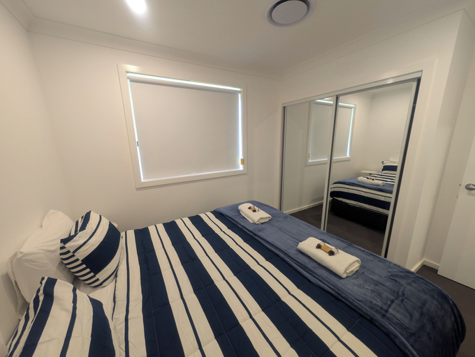 Others 3, Strawberry Lodge, Lake Macquarie - North