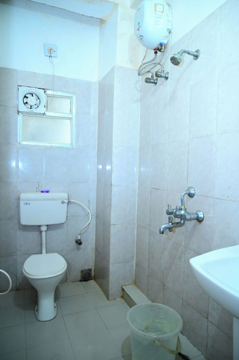 Bathroom 3, DhamStay Hotel Sai Sandpiper Near Beach, Puri