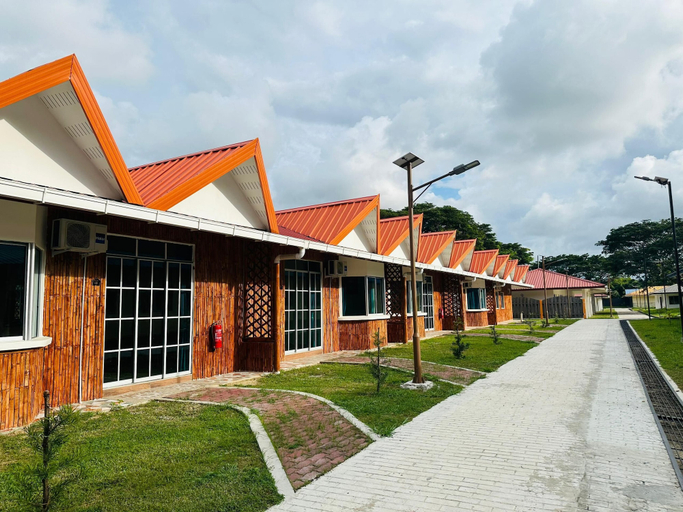 Exterior & Views