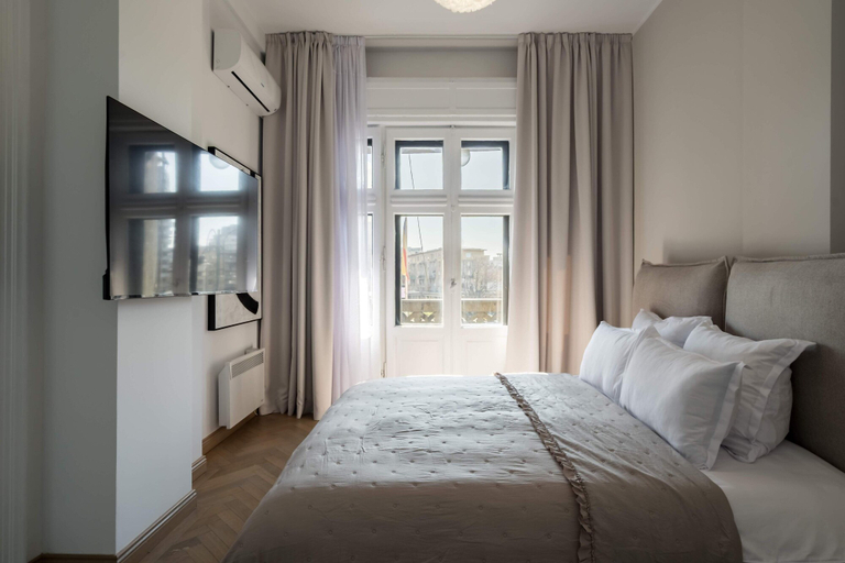 Others 3, Calea 3BR Victoriei Stunner - Two Living Rooms - Balconies on the Avenue, Municipiul Bucuresti