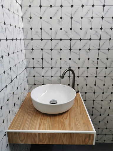 Bathroom 4, 89 Bed & Studio hostel, Khlong San