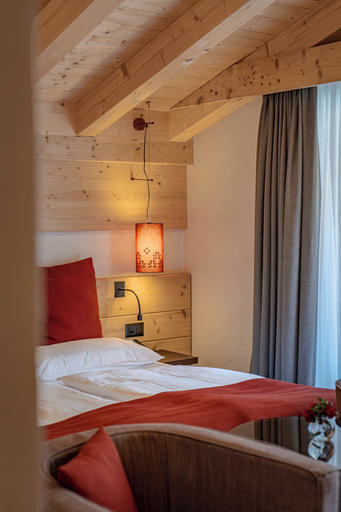 Bedroom 3, Hotel Spitzhorn, Saanen