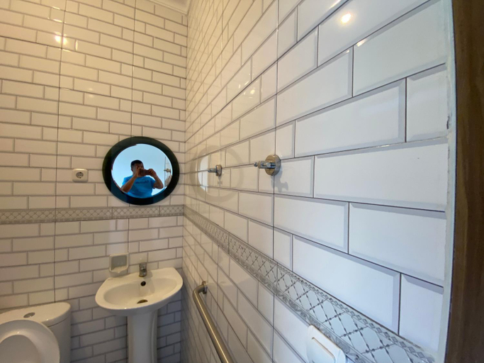 Bathroom 5, Kamar no 5, Bogor
