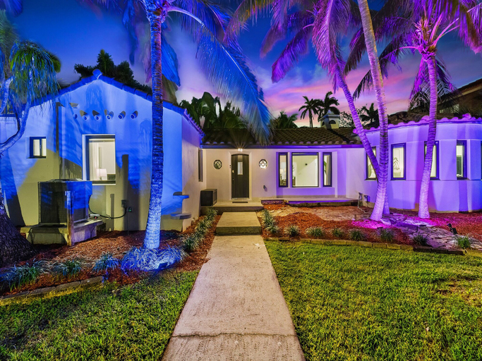 Exterior & Views 2, Aqua Haven- Stylish Getaway With Pool and Jacuzzi, Broward