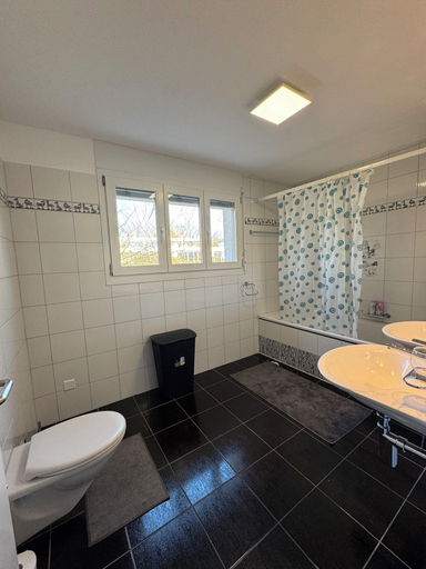 Bathroom 2, VK - Zürich Airport - Homestay - Härdlen, Bülach