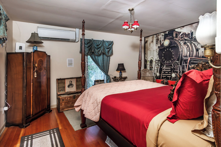 Bedroom 2, Historical John Rast House, Douglas