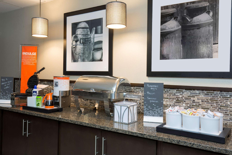 Food & Drinks 5, Hampton Inn Indianapolis-N.E./Castleton, Indianapolis