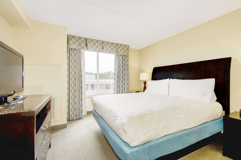 Bedroom 3, Hilton Garden Inn Waldorf, Charles