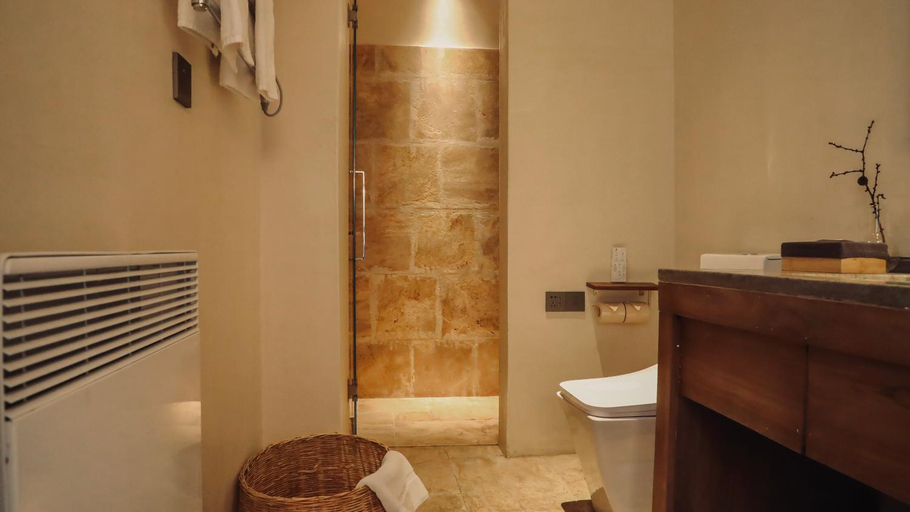 Bathroom 5, Sunyata, Dêqên Tibetan