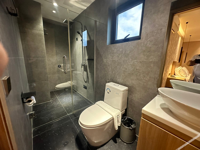 Bathroom 4, SF HOTEL, Phnom Penh