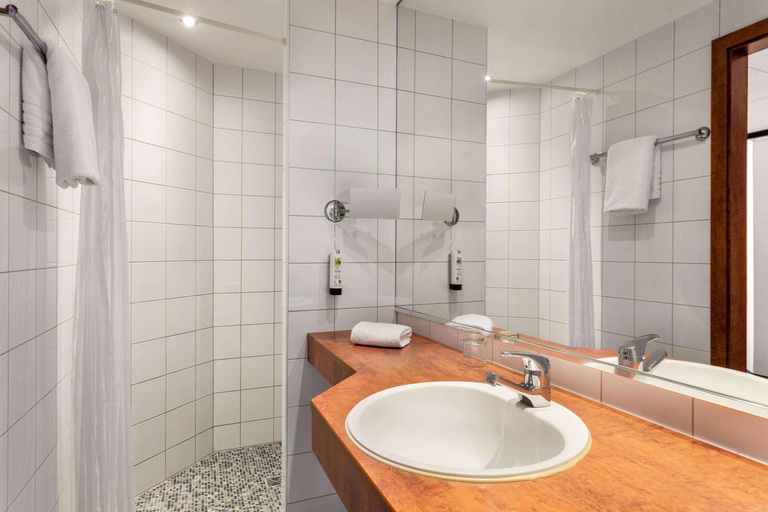 Bathroom 4, Amedia Frankfurt Russelsheim Trademark Collection , Groß-Gerau